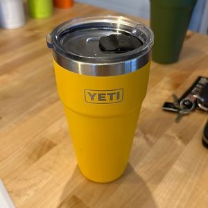 Yeti 26oz magslider lid rambler